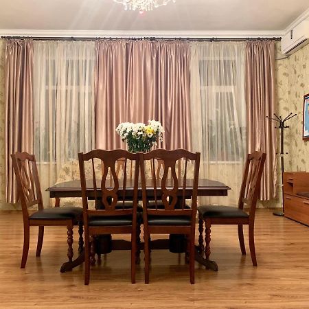 Apartment On Zhukovskogo オデッサ エクステリア 写真