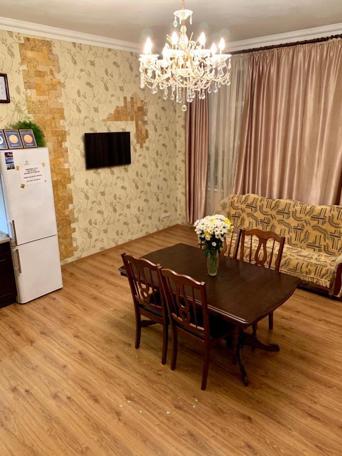 Apartment On Zhukovskogo オデッサ エクステリア 写真