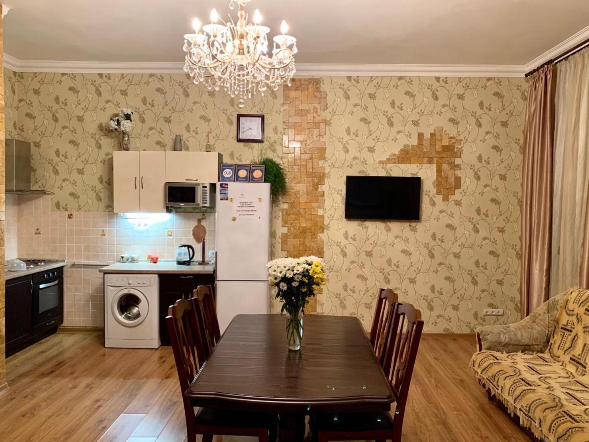 Apartment On Zhukovskogo オデッサ エクステリア 写真