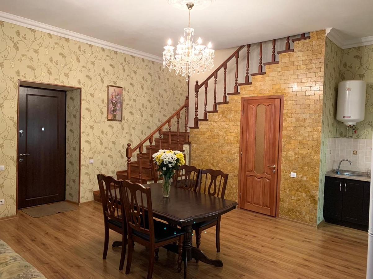 Apartment On Zhukovskogo オデッサ エクステリア 写真